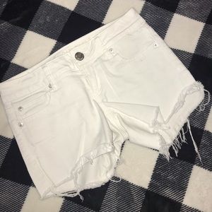 american eagle white jean shorts